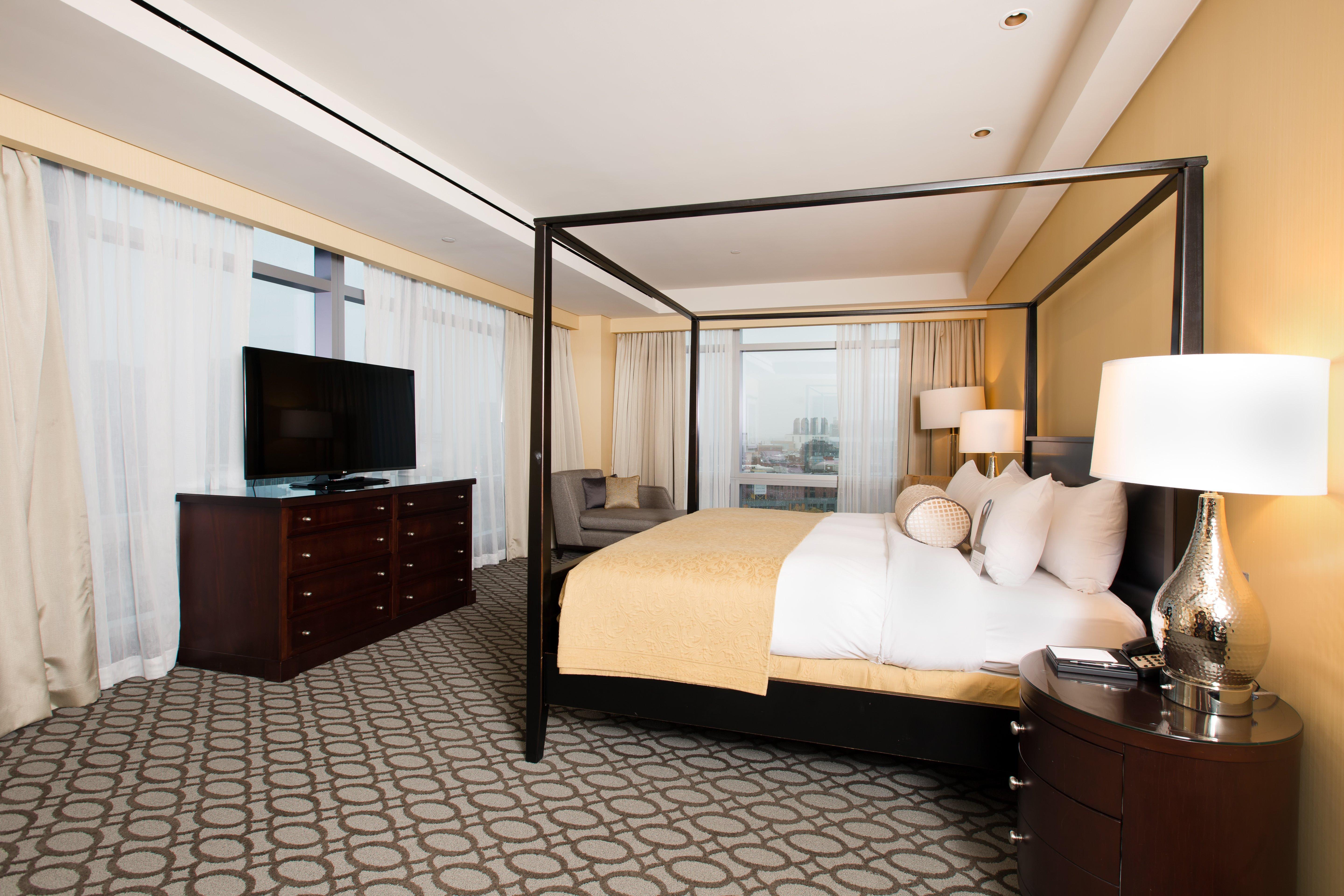 インターコンチネンタル ボストン エクステリア 写真 A bedroom at the Four Seasons Hotel