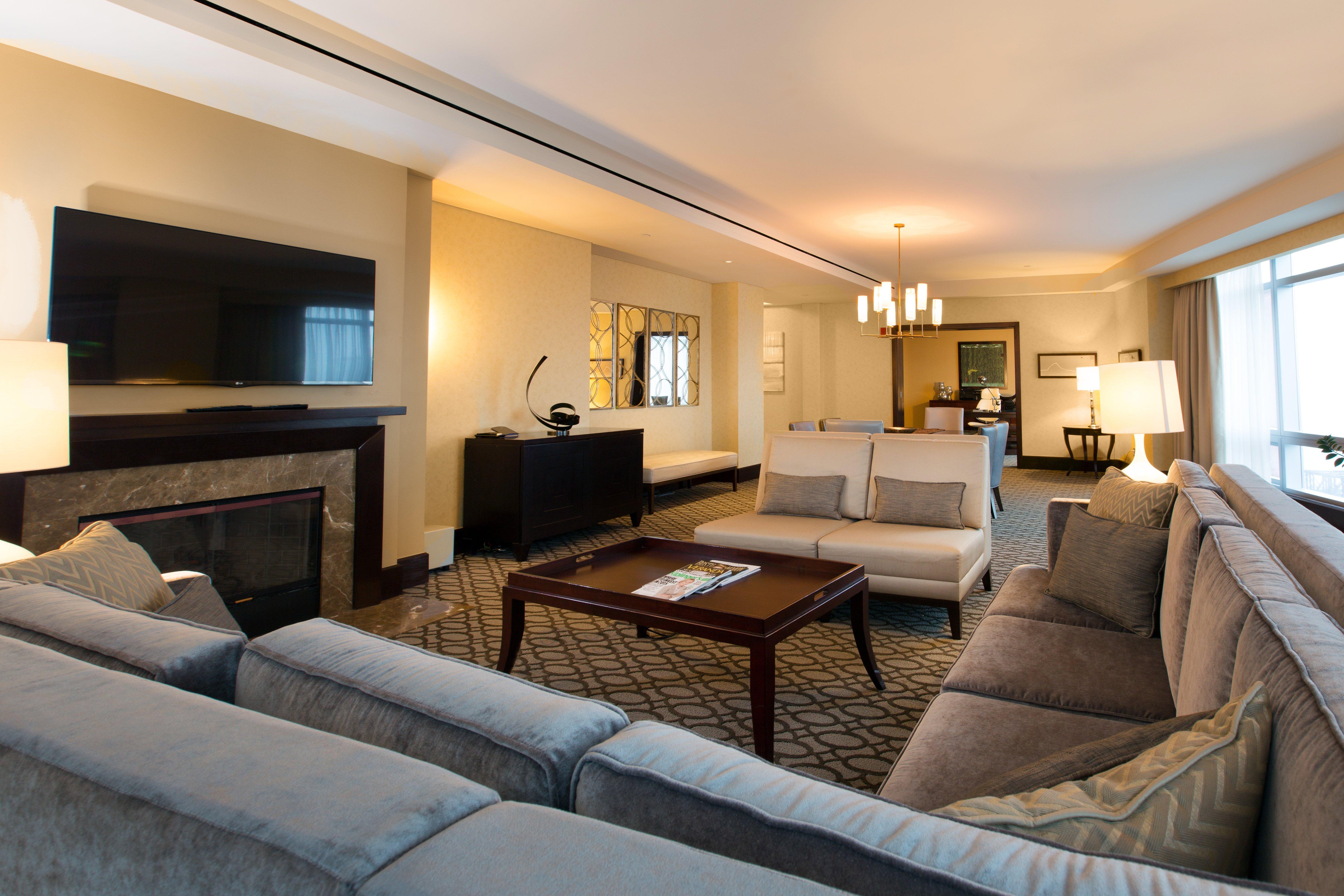 インターコンチネンタル ボストン エクステリア 写真 A living room at the Ritz-Carlton, Boston