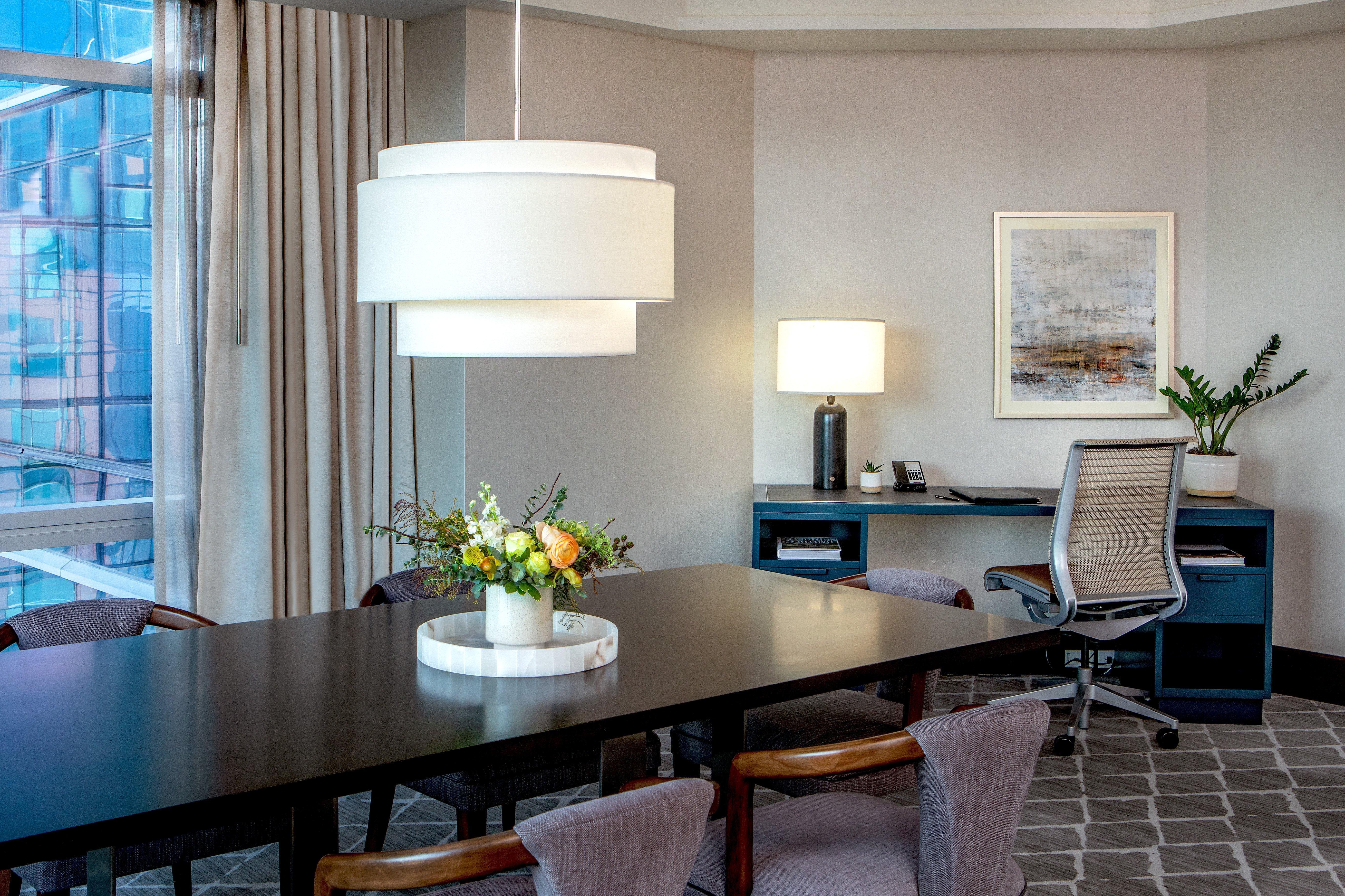 インターコンチネンタル ボストン エクステリア 写真 The interior of a typical suite at the Ritz-Carlton