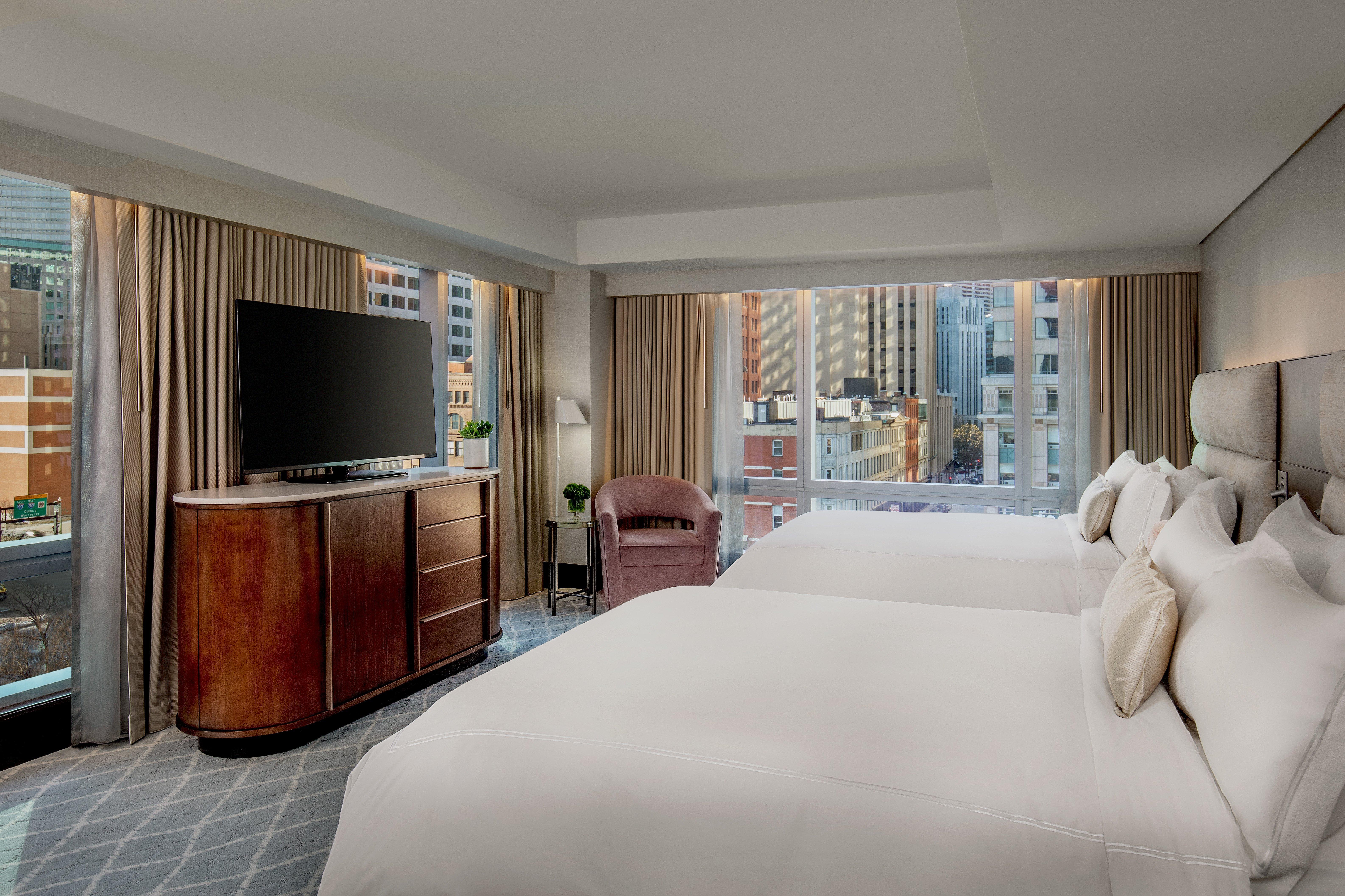 インターコンチネンタル ボストン エクステリア 写真 A guest room at the Waldorf Astoria Chicago