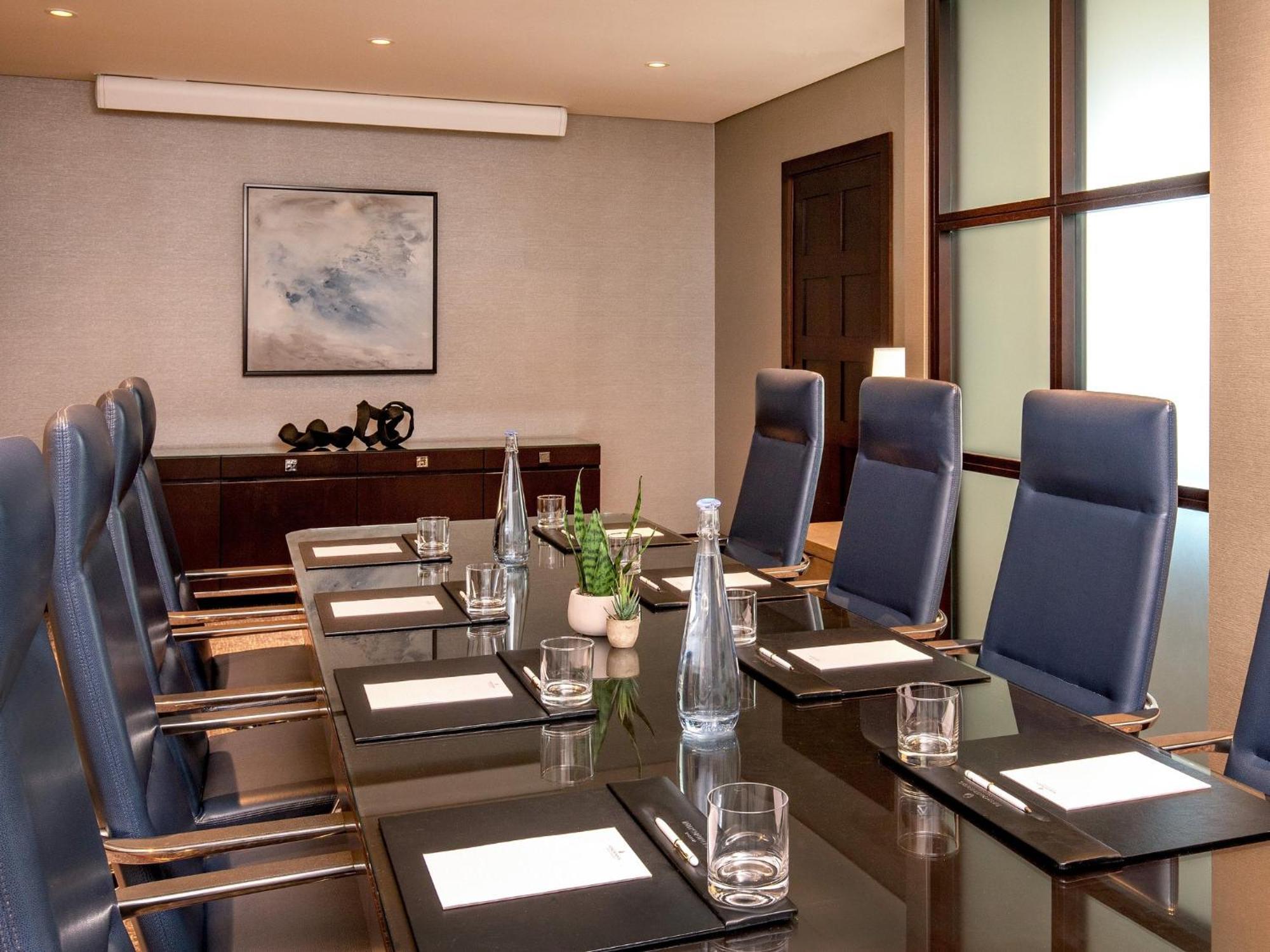 インターコンチネンタル ボストン エクステリア 写真 Boardroom at the Four Seasons Hotel, London